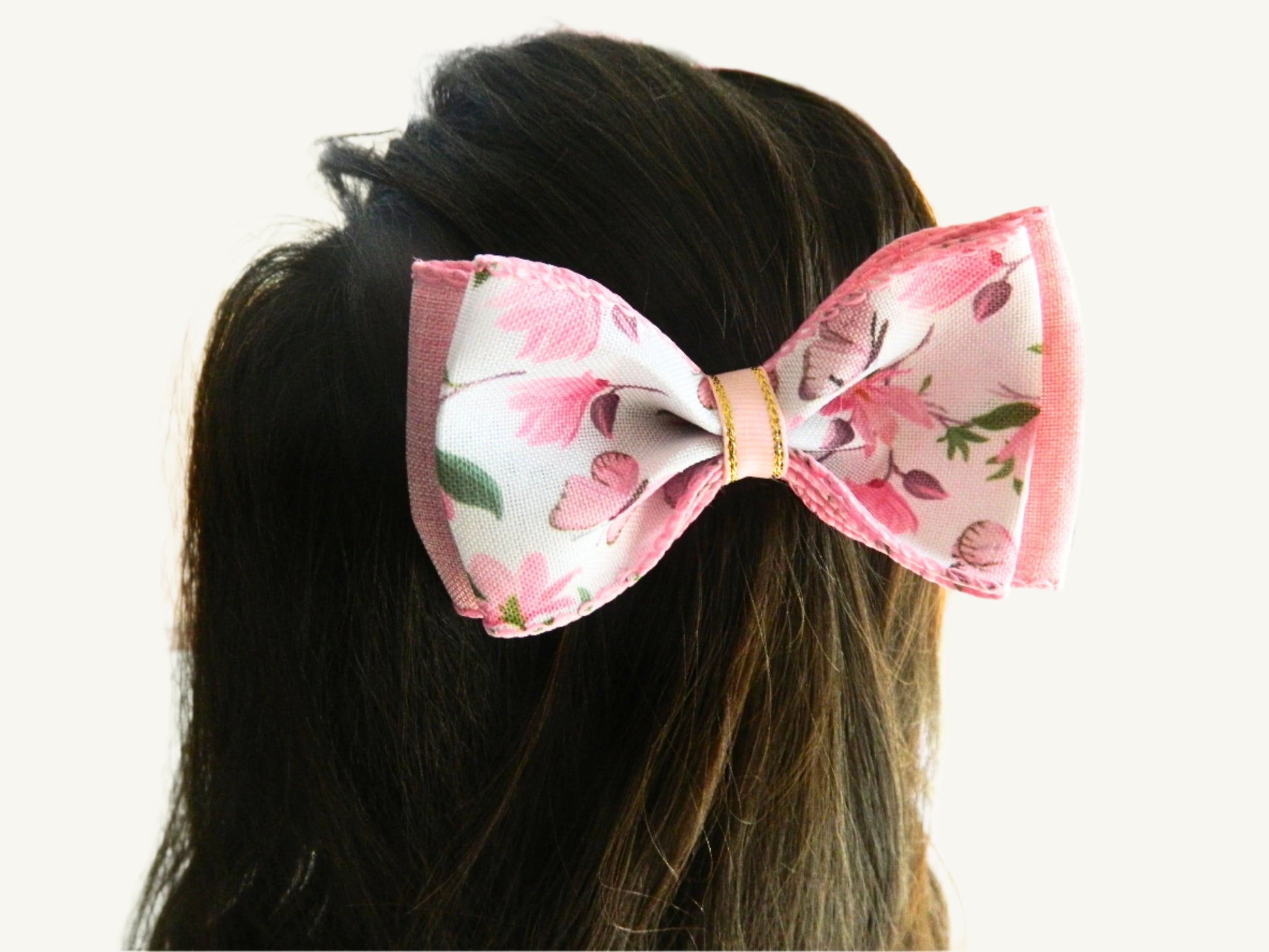 pink flower bow on a girl