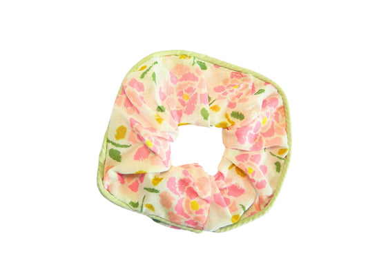 scrunchie with light pink flowers